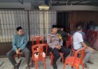 Polsek Weru Polresta Cirebon Hadir di Tengah Duka, Bhabinkamtibmas Takziah ke Warga Desa Megu Cilik
