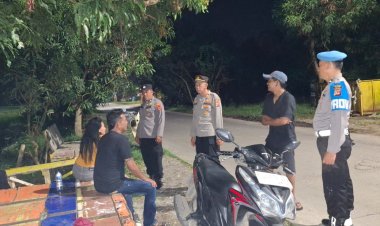 Kapolsek dan Anggota Polsek Gegesik melaksanakan pembinaan Anak muda. 